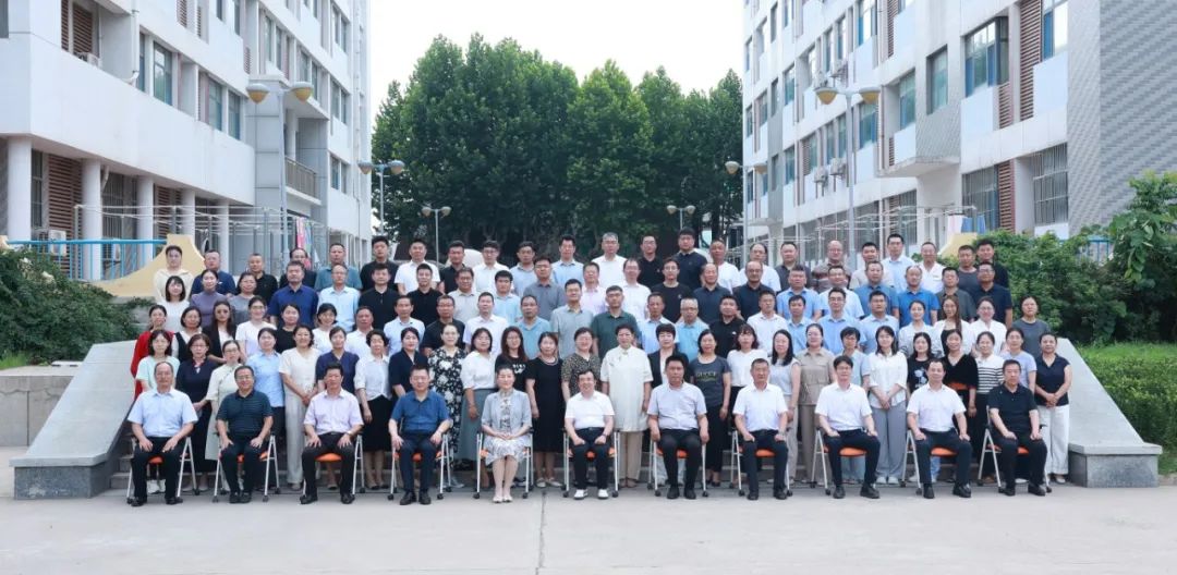 8 合影.jpg